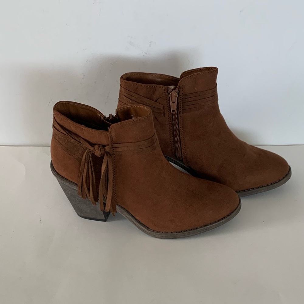 Arizona Jean Com Boots color brown size 8 M